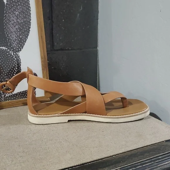 VINCE LEATHER STRAP TAN BUCKLE SANDALS SIZE 8 MORRIS - Picture 3 of 12